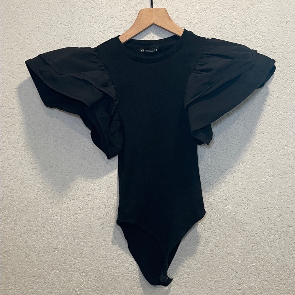 Zara Black Ribbed Knit Poplin Ruffle Sleeve Bodysuit Top Size Small - Picture 3 of 7